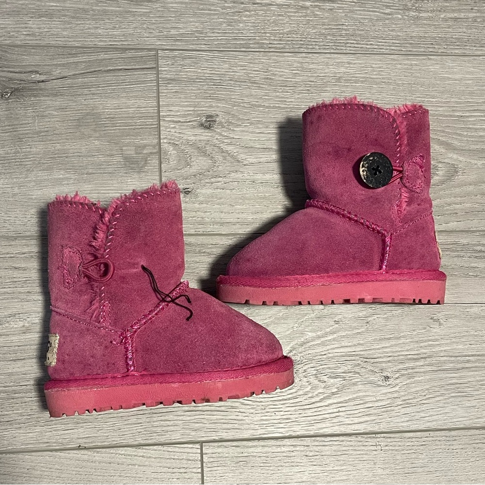 Ugg Kids Bailey Button Fuschia Pink Boots Kids Size 9 - Button Missing Size 25